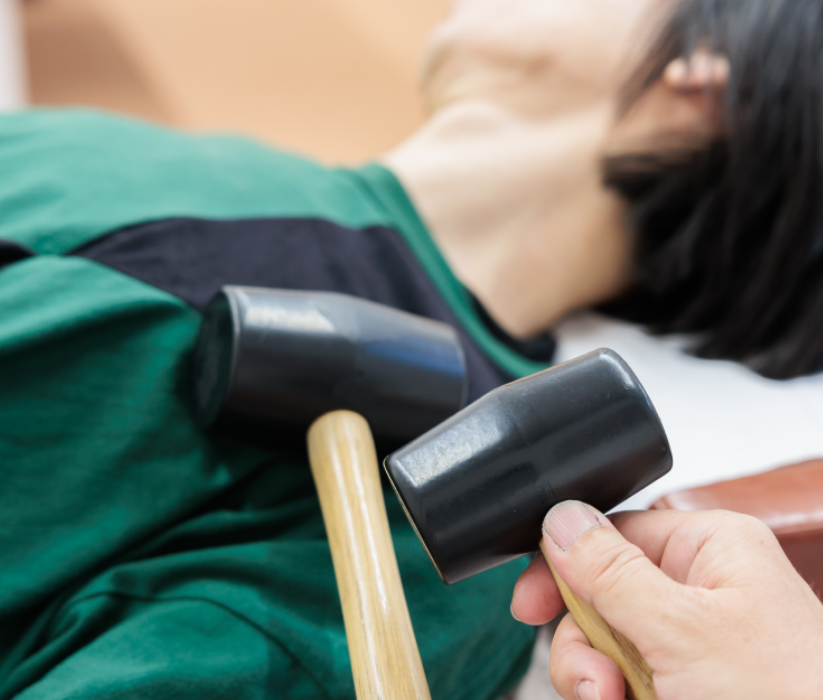 骨の変形を整える「トントン骨調整法」