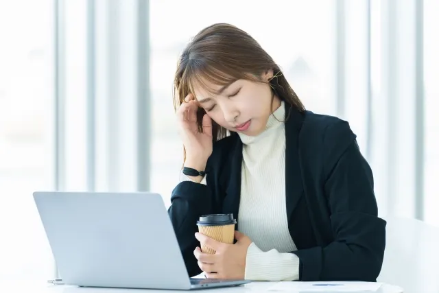 長時間のパソコン・スマホ操作による頭痛